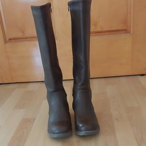 Global Win Brown Boots Sleek Design.